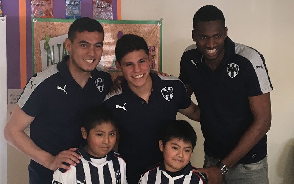 Emotiva visita de jugadores del Club de Monterrey a la institución Alianza Anticáncer Infantil, A.B.P.